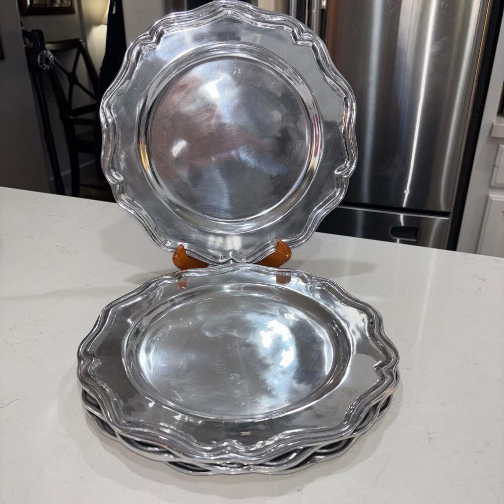 Queen Anne Style Scalloped Edge Dinner Charger Plates Hecho in Mexico